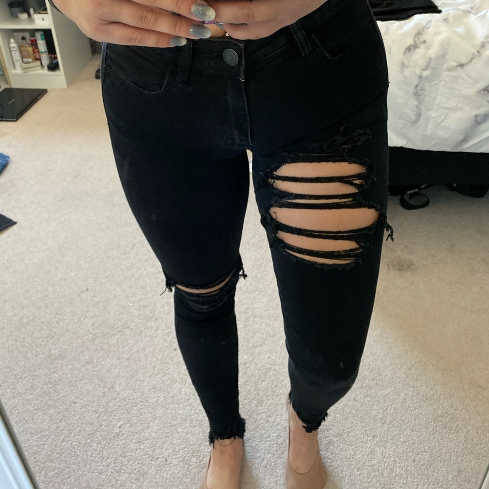 Black American eagle jeans (destroyed)
